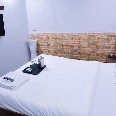Mannat Stay Hotel - Laxmi Nagar New Delhi Buitenkant foto