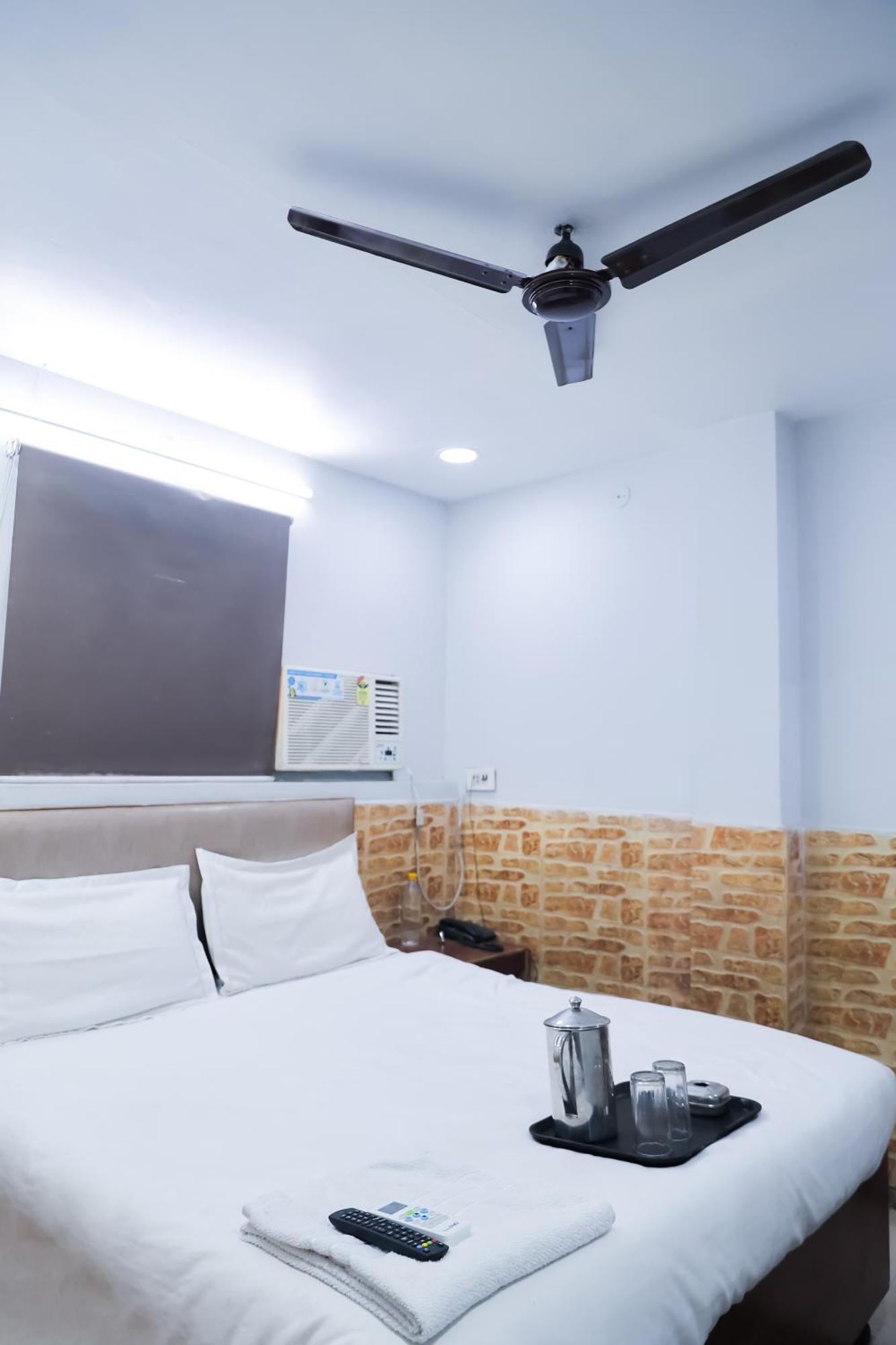 Mannat Stay Hotel - Laxmi Nagar New Delhi Buitenkant foto