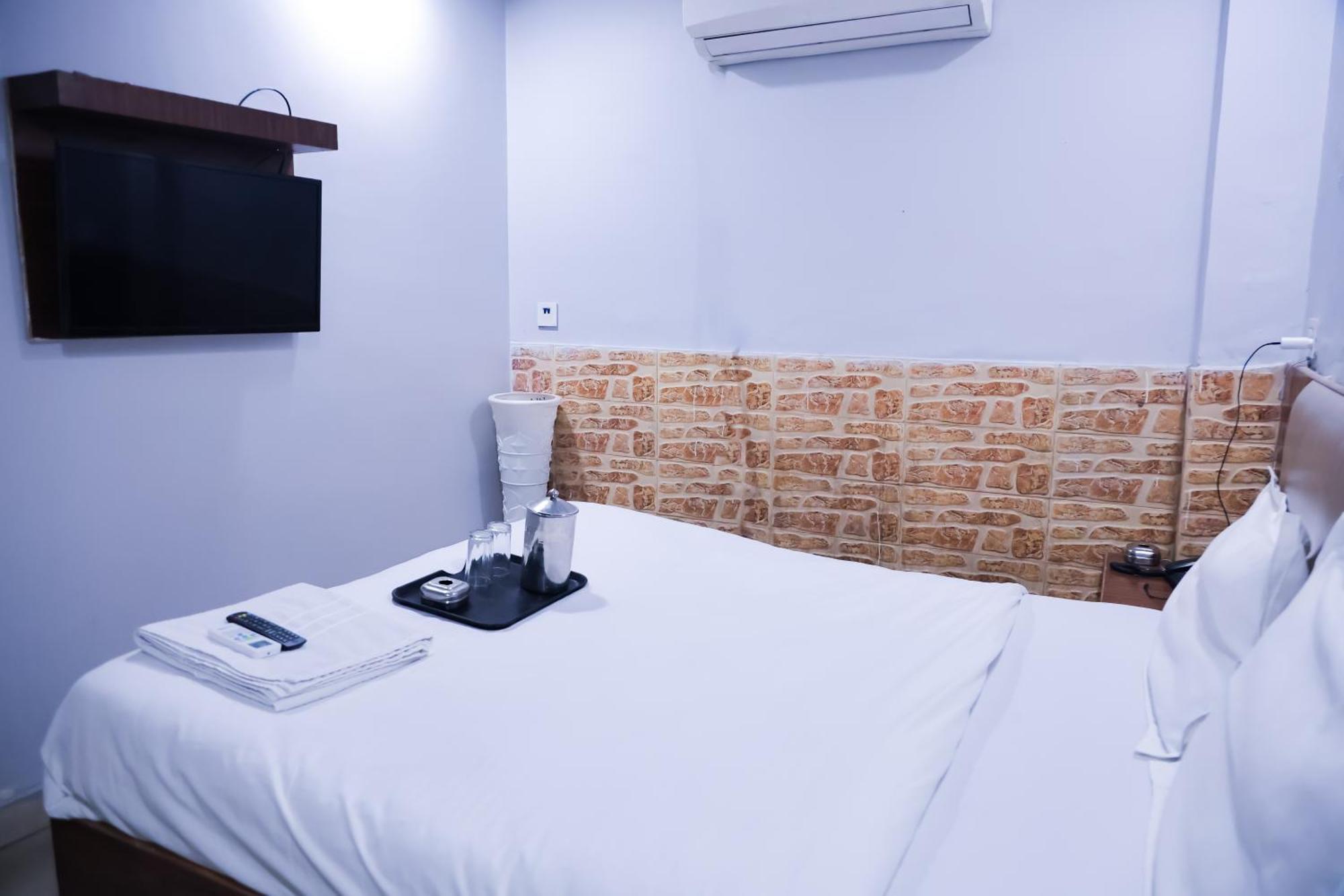 Mannat Stay Hotel - Laxmi Nagar New Delhi Buitenkant foto