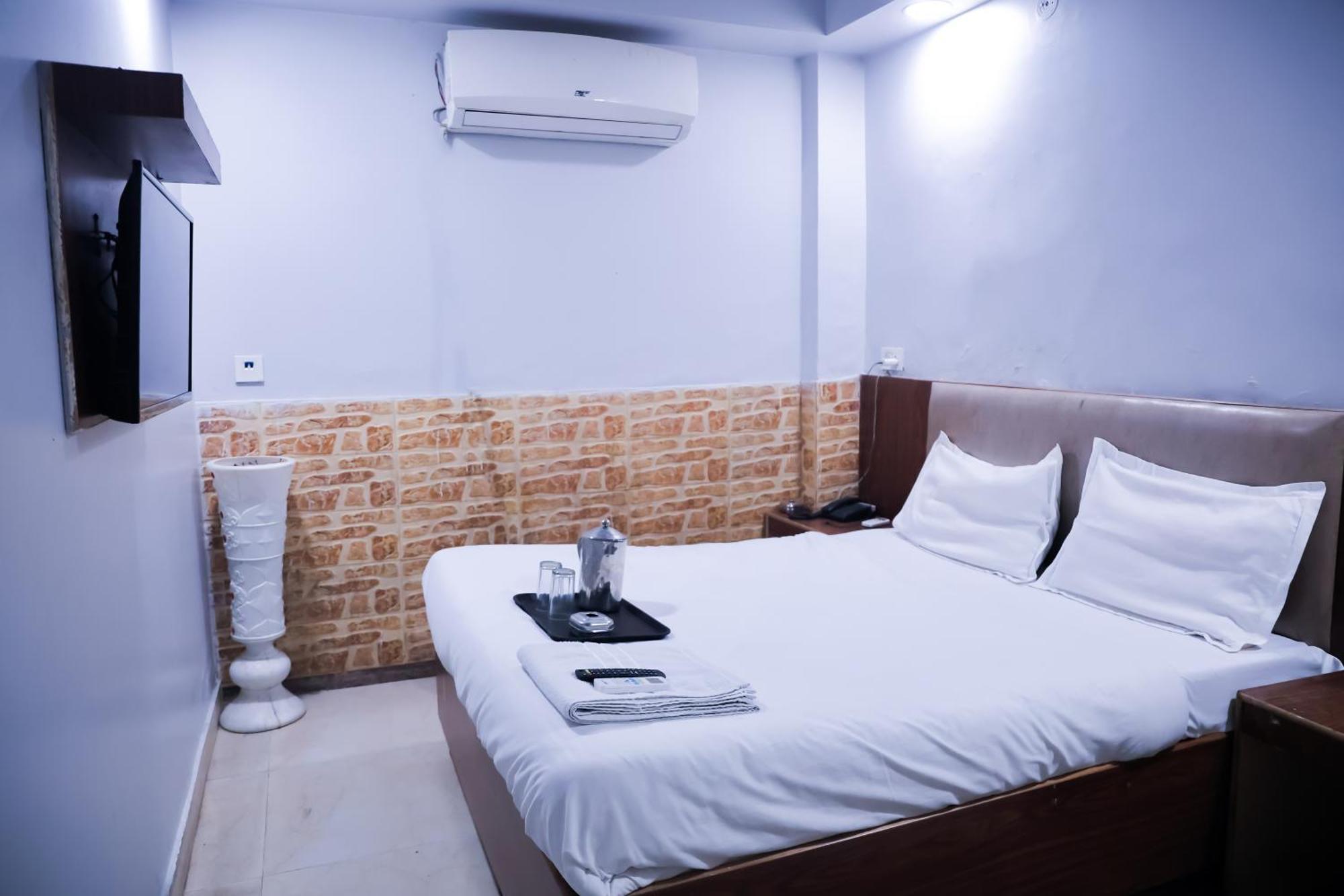 Mannat Stay Hotel - Laxmi Nagar New Delhi Buitenkant foto