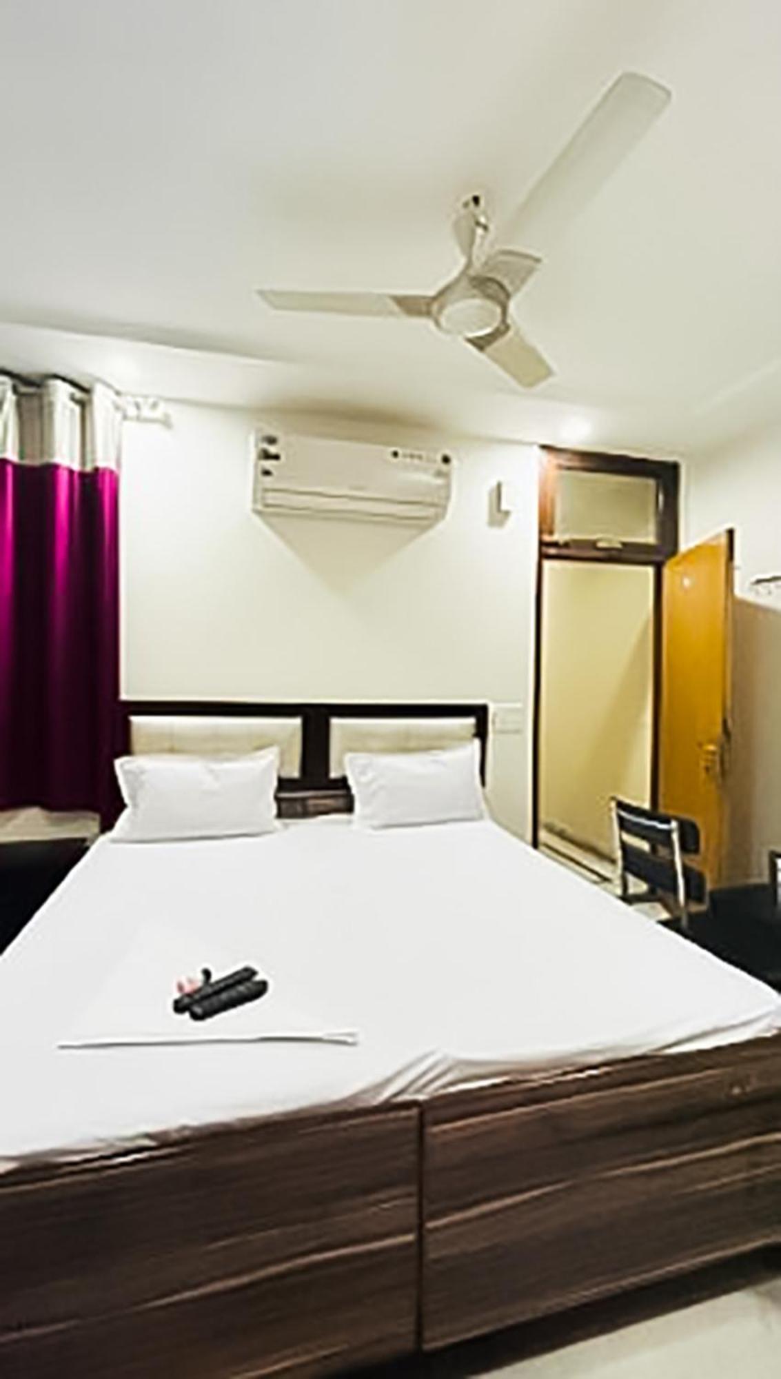 Mannat Stay Hotel - Laxmi Nagar New Delhi Buitenkant foto