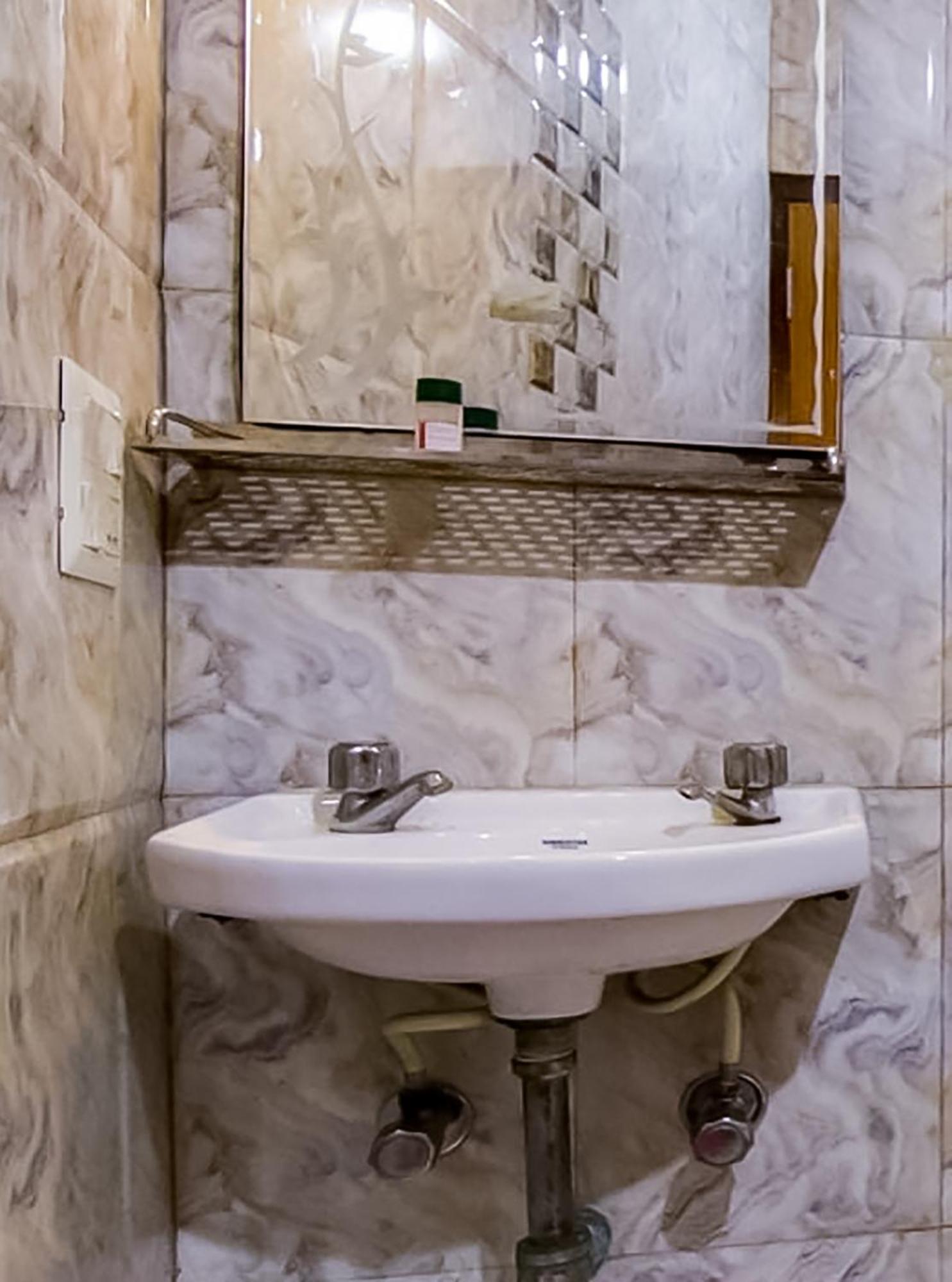 Mannat Stay Hotel - Laxmi Nagar New Delhi Buitenkant foto